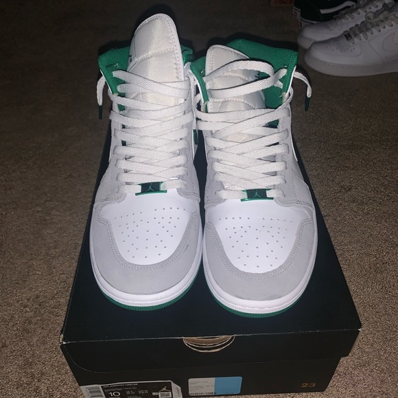 Air Jordan 1 Mid SE - Picture 3 of 4